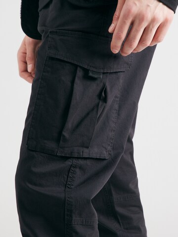 QS Tapered Cargobroek in Grijs