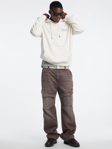 GUESS Loose fit Cargo Jeans in Brown