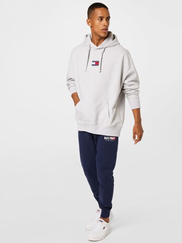 Tommy Jeans كنزة رياضية بلون رمادي