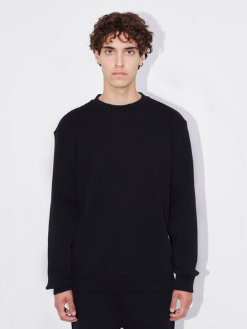 LeGer by Lena GerckeSweater majica 'Edgar' - crna boja: prednji dio