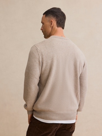 DAN FOX APPAREL Trui 'Marc' in Bruin