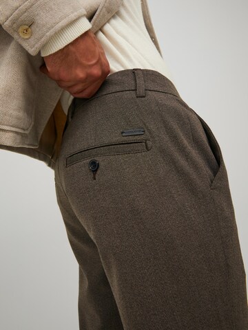 Slimfit Pantaloni chino 'Marco Connor' di JACK & JONES in marrone