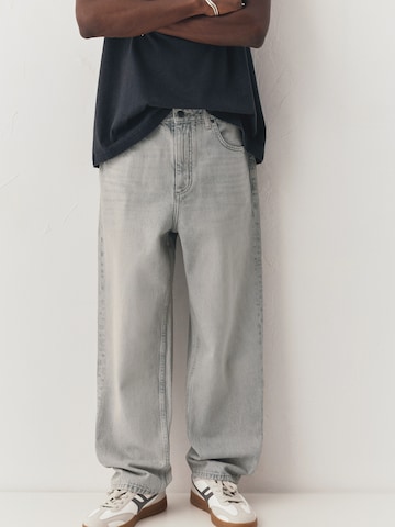 Pull&Bear Baggy Farkut värissä harmaa: etupuoli