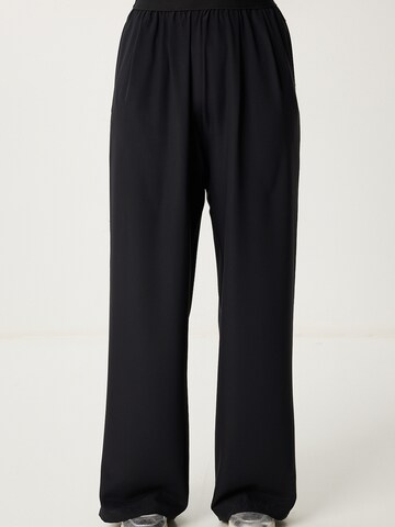 Happiness İstanbul Wide Leg Housut värissä musta: etupuoli