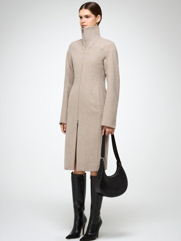 Cappotto invernale 'Zoelle' di V S P in beige