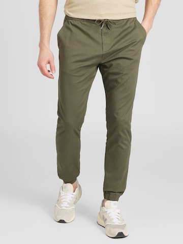 Tapered Pantaloni de la QS pe verde: față