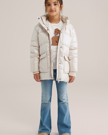 WE Fashion Демисезонная куртка в Белый