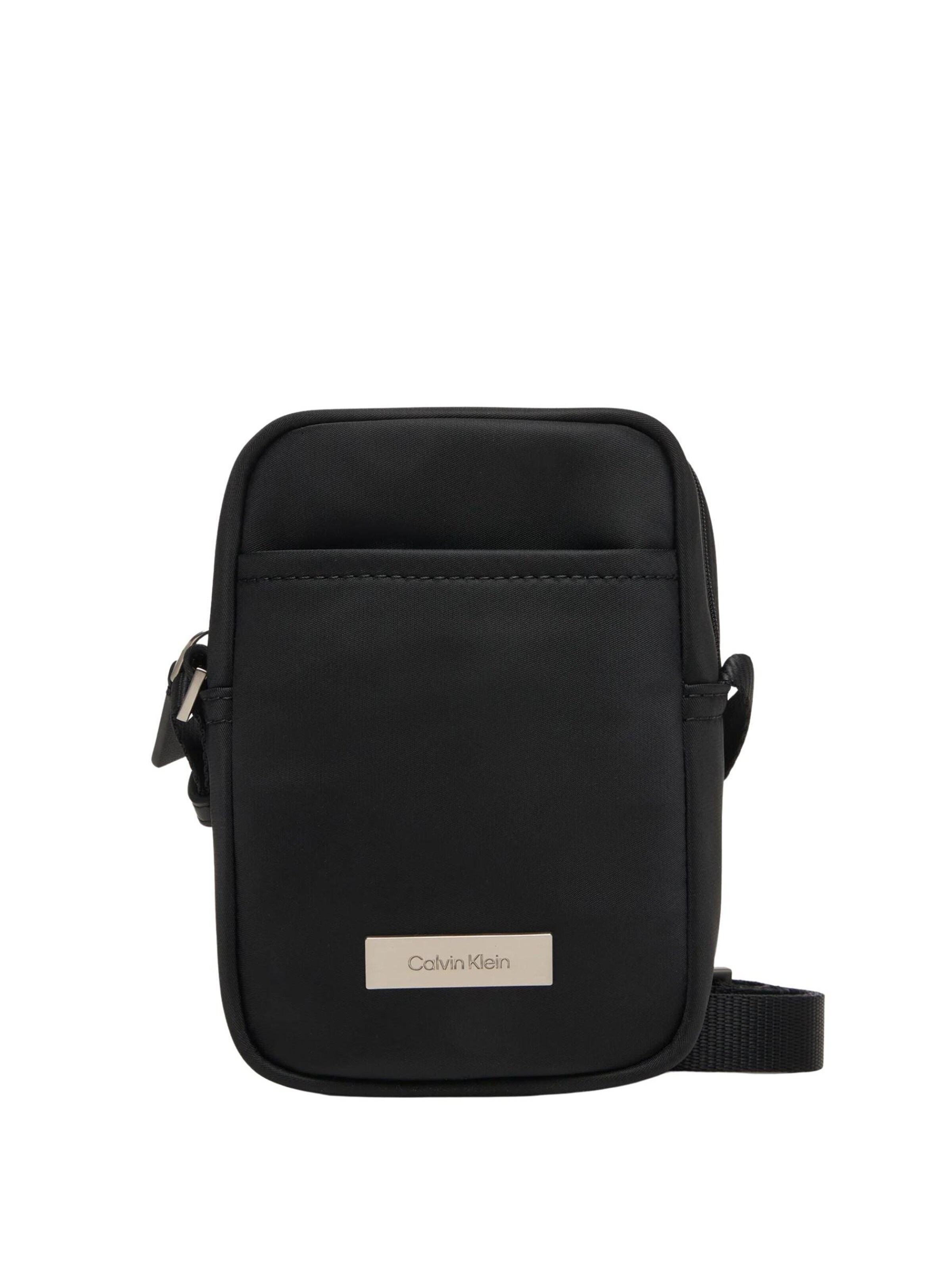 Calvin Klein Sac à bandoulière en One Size en noir, Vue avec produit