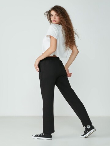 C&City Loose fit Trousers in Black