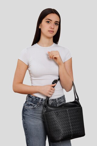 Gattinoni Shoulder Bag in Black: front