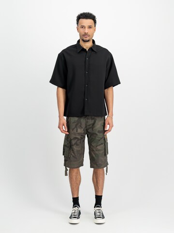 regular Pantaloni sportivi di ALPHA INDUSTRIES in verde