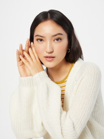 rosemunde Cardigan i hvid