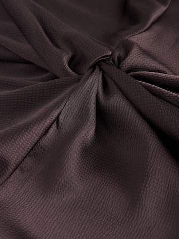 Next Avondjurk in Bruin