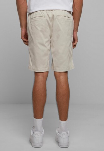 Urban Classics Regular Shorts in Grau