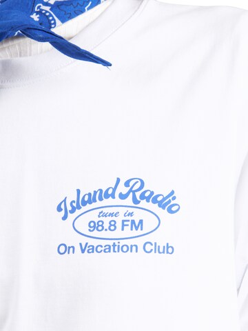 On Vacation Club Póló 'Island Radio' - fehér