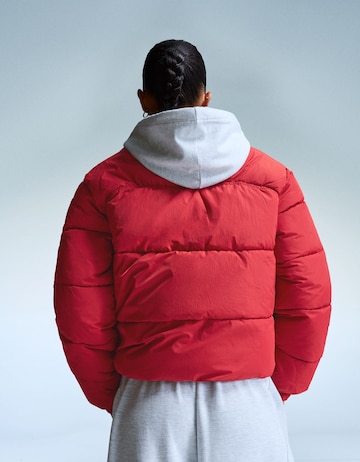Bershka Winterjas in Rood