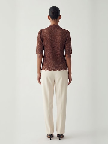 Opal Studio Top ' Opal Helen ' – hnědá: zadní strana