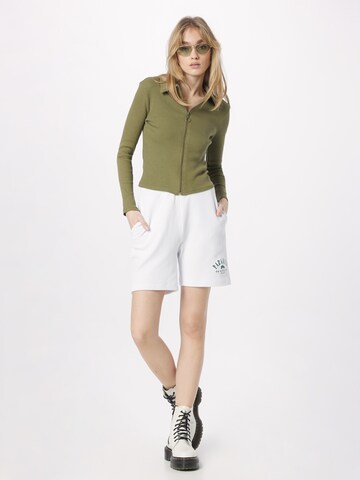 Loosefit Pantaloni 'Paradise' di On Vacation Club in bianco