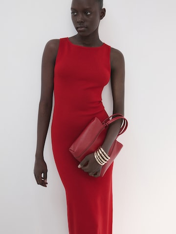 MANGO Pletené šaty 'BETTU' - Červená