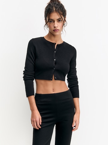 Pull&Bear Knit Cardigan in Black: front