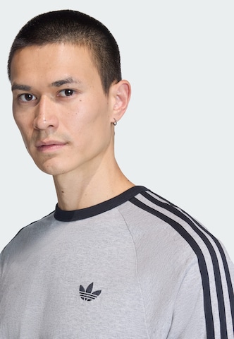 T-Shirt ADIDAS ORIGINALS en gris