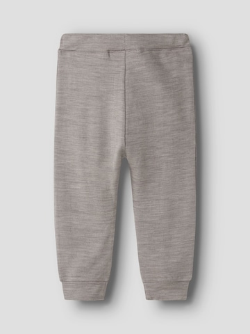 NAME IT - Tapered Pantalón en gris