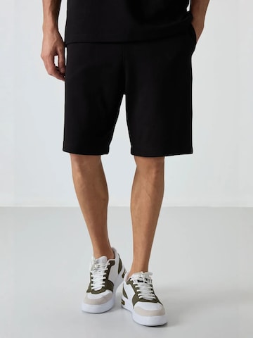 Regular Pantalon Tommy Life en noir : devant