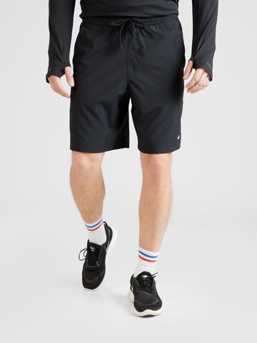 NIKE Regular Sportshorts 'FORM 9IN' in Schwarz: predná strana