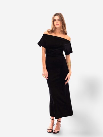 THE-ARE - Vestido em preto