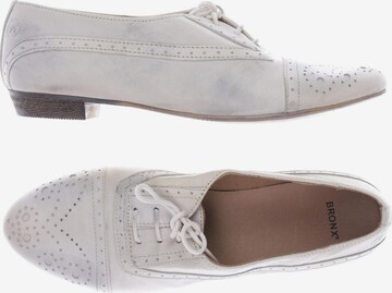 BRONX Flats & Loafers in 37 in White: front
