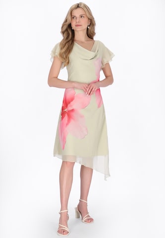 Usha - Vestido en beige: frente