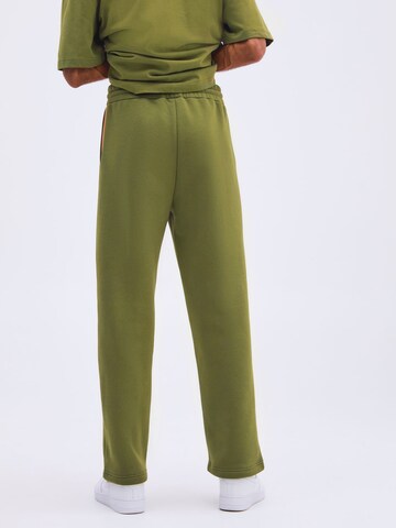 Regular Pantalon 'Ediz' Smiles en vert