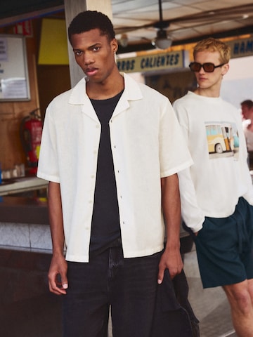 Pull&Bear Regular fit Ing - fehér: elől