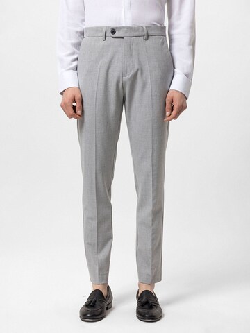 Effilé Pantalon à plis 'Graziano' Antioch en gris : devant