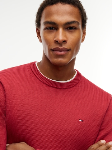 Pull-over 'ESS' Tommy Jeans en rouge : devant