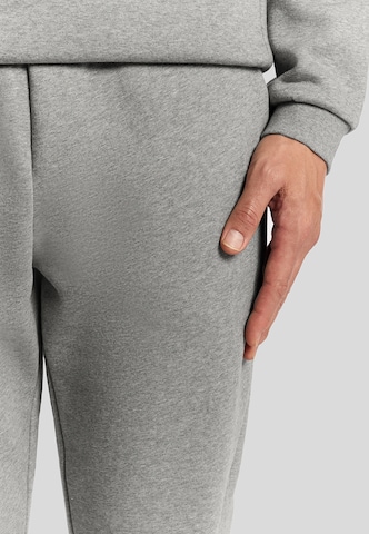 Regular Pantalon Lyle & Scott en gris