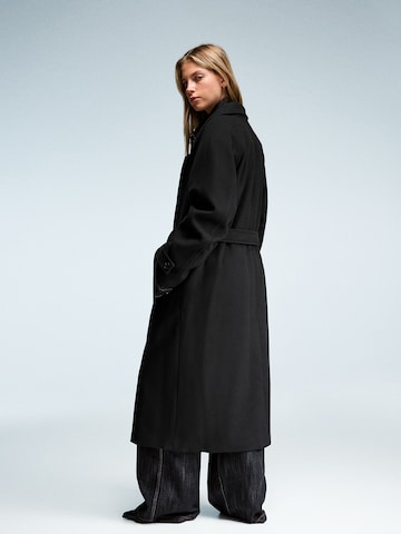 Bershka Mantel in Schwarz