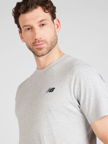 new balance Shirt 'Essentials' in Grijs