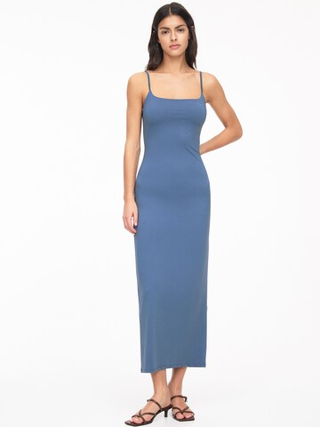 Abito di Pull&Bear in blu: frontale