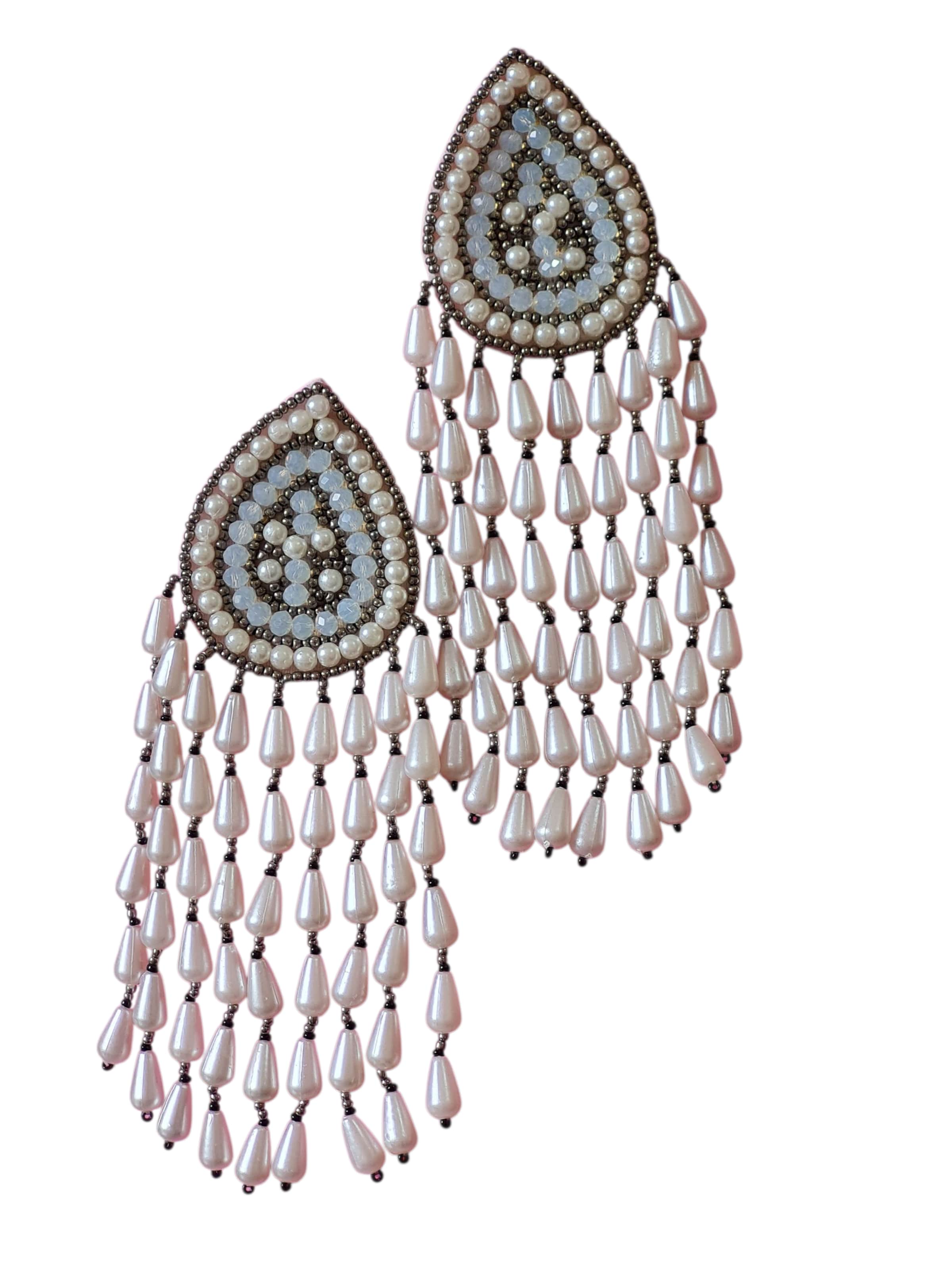 PfauGermany Earrings 'Hangeing Beads' in White: front