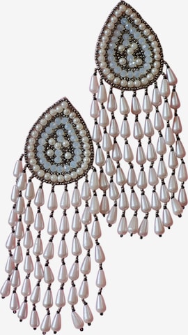 PfauGermany Earrings 'Hangeing Beads' in White: front