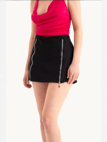Hiccup Skirt in Black: front