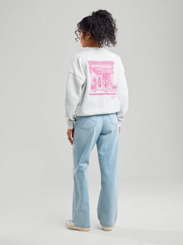 America Today Sweatshirt in Grey
