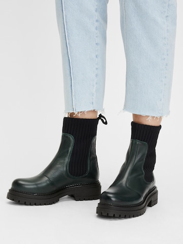 Ca'Shott Chelsea boots in Green: front