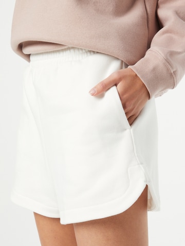 GAP Loosefit Shorts in Weiß