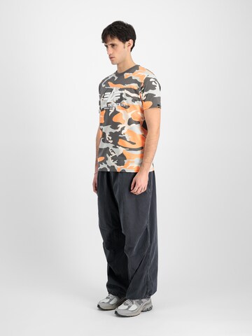 ALPHA INDUSTRIESMajica 'Camo' - miks boja boja