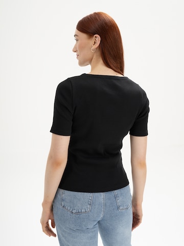 T-shirt 'JASLEEN' MELA en noir