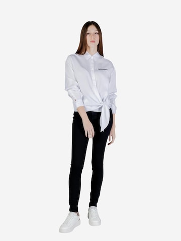 KARL LAGERFELD JEANS Bluse 'KLJ Tied Blouse B1W11026' i hvid