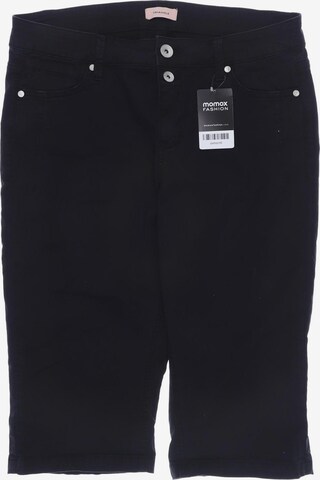 TRIANGLE Shorts in L in Black: front