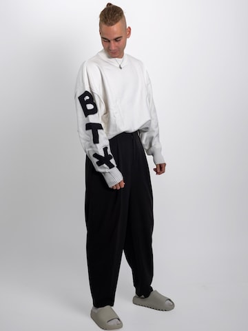 Pull-over BTY en blanc : devant